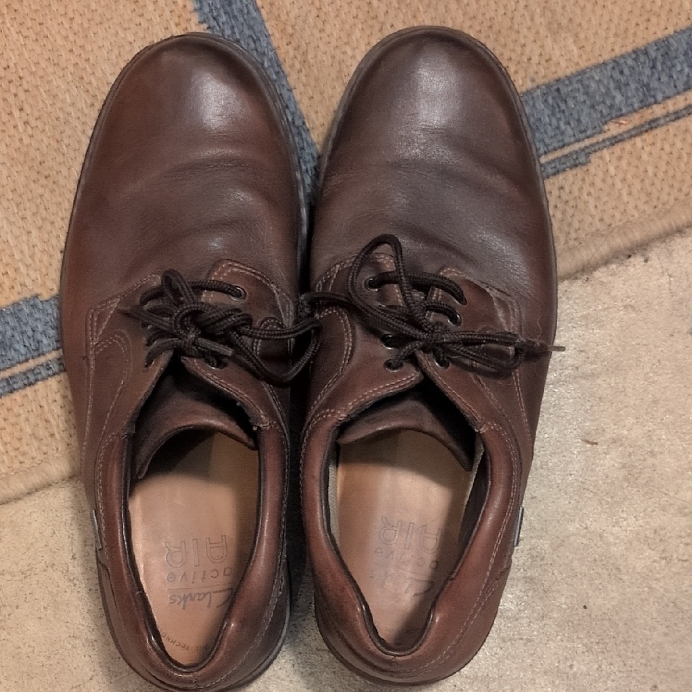 Clarks Brown Leather Oxfords Timeless Design